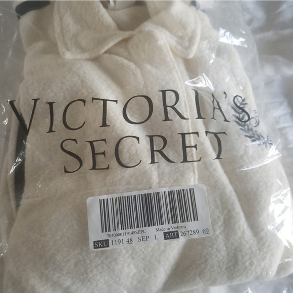 Victoria's Secret Fleece pullover top - Picture 3 of 6